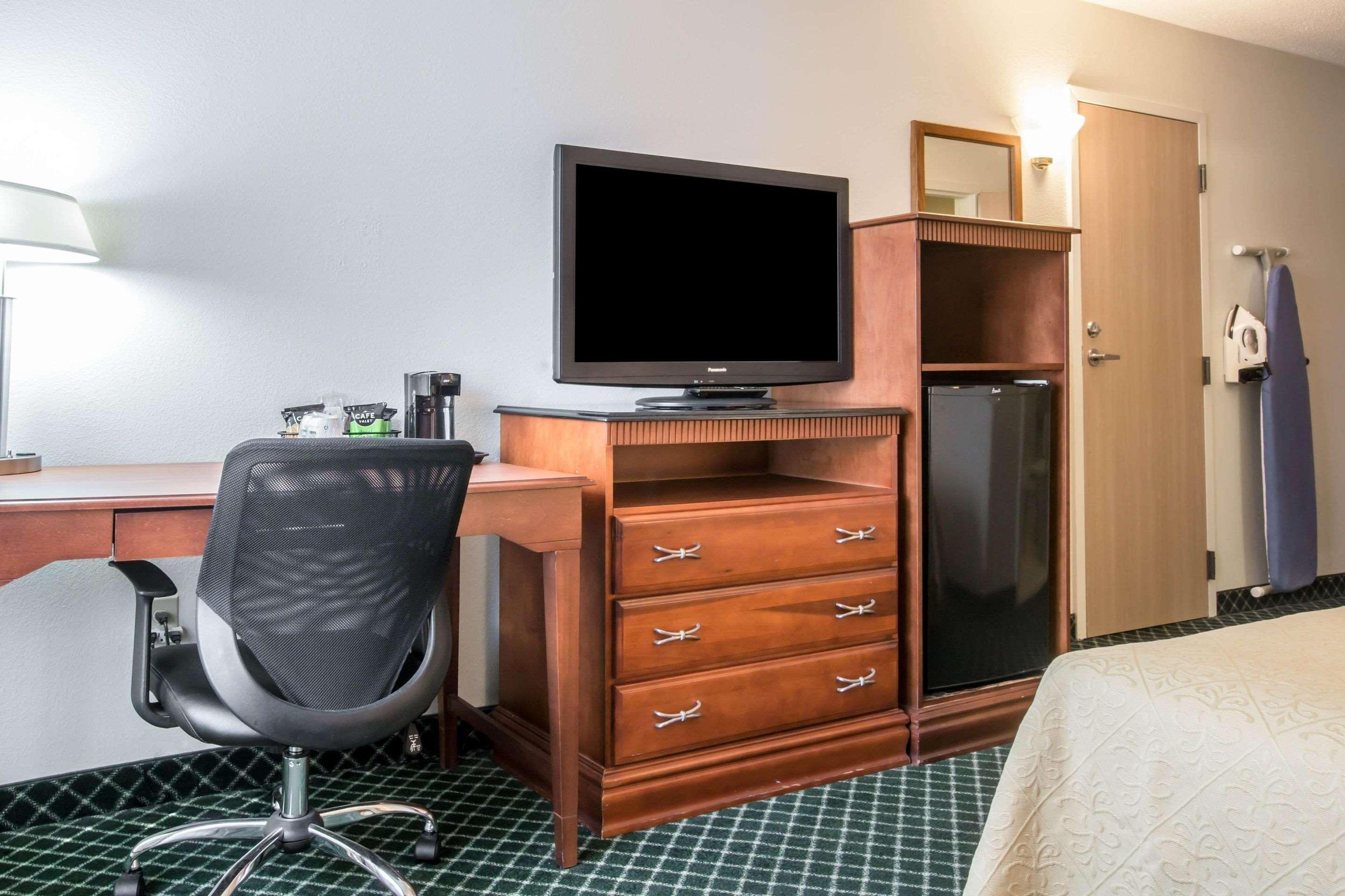 Quality Inn Colchester - Берлингтон Экстерьер фото