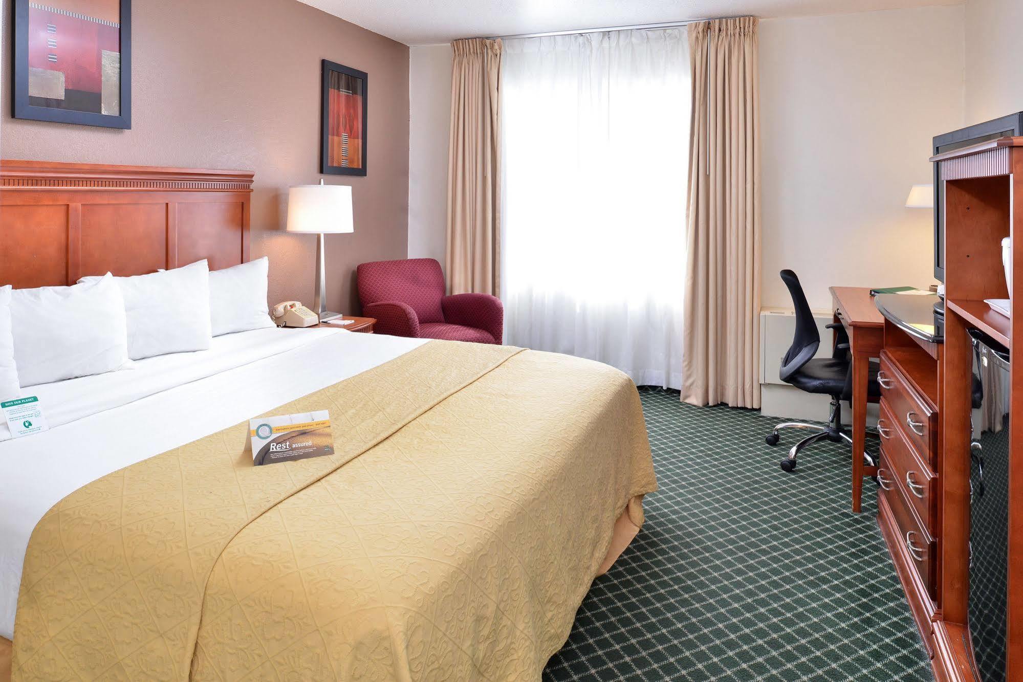 Quality Inn Colchester - Берлингтон Экстерьер фото